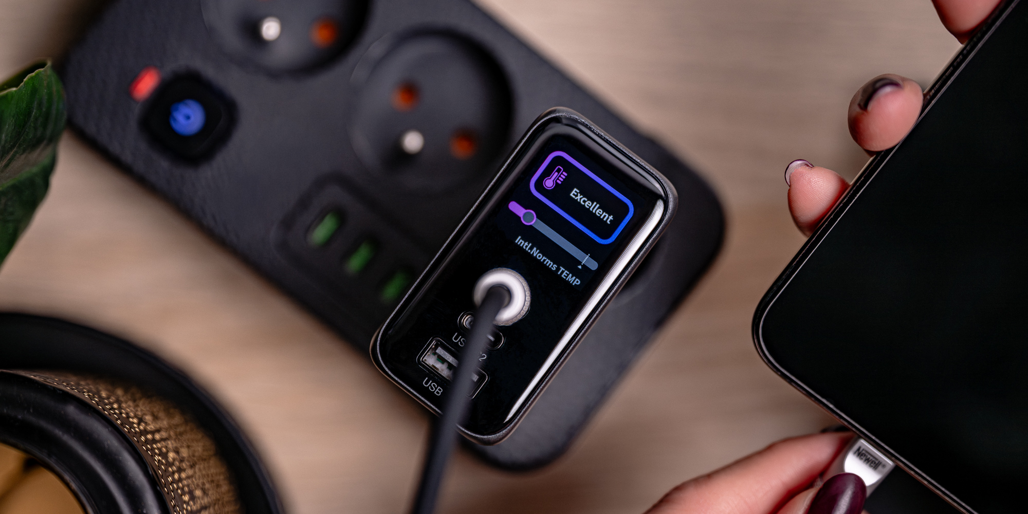 Ładowarka sieciowa Newell GaN 100 W TFT - EU